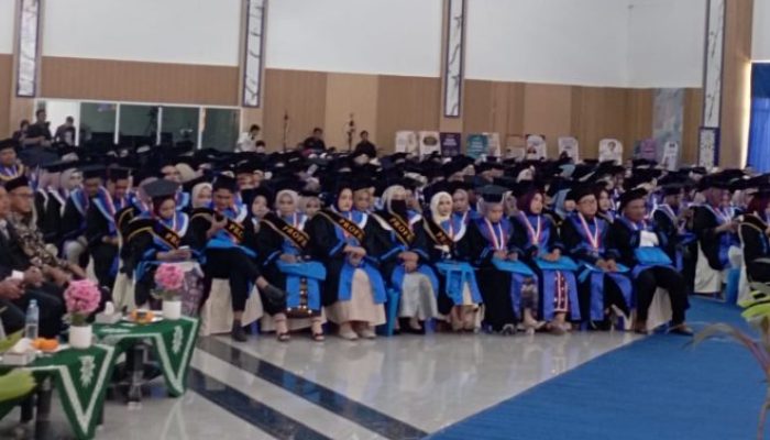 Rektor UMGo Lepas 340 Wisudawan, Ingatkan Misi Dakwah Kemanusiaan