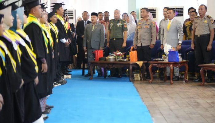 Hadiri Wisuda ke-28 UNIGO, Ghalieb Lahidjun Sebut Rekam Jejak Perjuangan Kampus Teruji