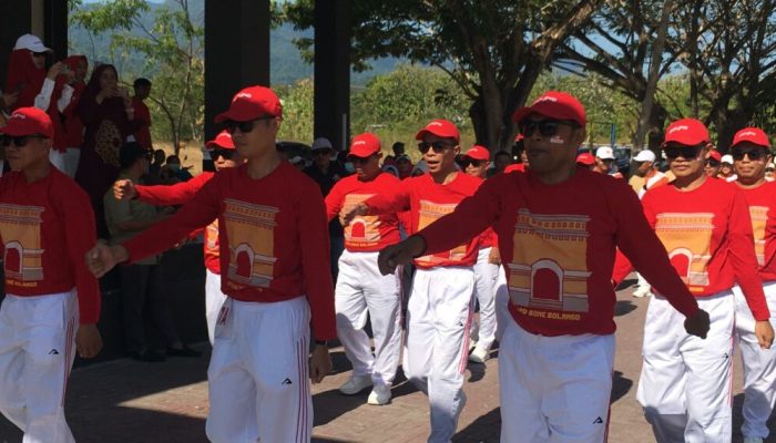 Ratusan Regu Meriahkan Lomba Gerak Jalan HUT ke-81 RI di Bone Bolango, Sekda Iwan: Ini Upaya Menggelorakan Kebangsaan