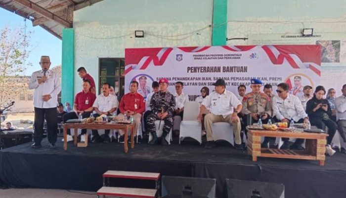 Pemprov Gorontalo Salurkan Bantuan Perikanan, Bupati Ismet Ingatkan para Nelayan untuk Pelihara dengan Baik