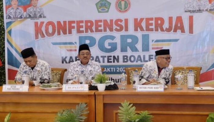Buka Konferensi PGRI, Bupati Rum Pagau Tekankan Guru Tinggalkan Pola Mengajar Lama