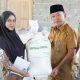 Salurkan Bantuan Pangan di Tabilaa, Pemkab Bolsel Minta Masyarakat Penuhi Kebutuhan Pokok Keluarga