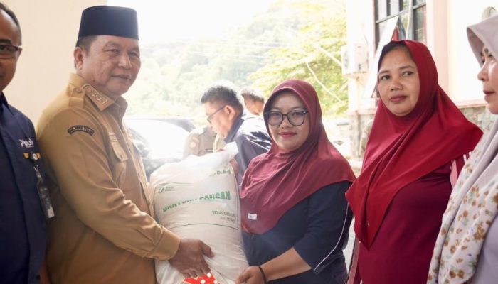 Wabup Deddy Launching Penyaluran Bantuan Pangan bagi 10.830 Penerima Manfaat di Bolsel