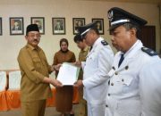 Jamin Keberlangsungan Pelayanan Publik, Bupati Rum Pagau Lantik Penjabat Kades Mustika dan Saripi